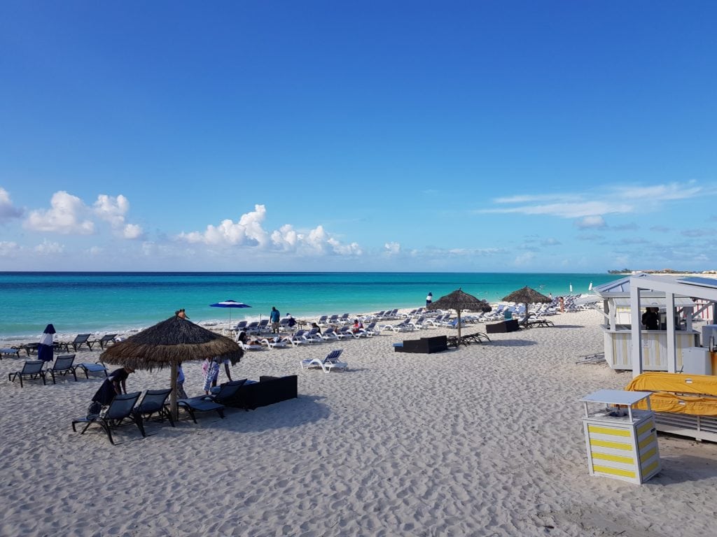 Traghetti Isole Bimini da Miami 2 spiaggia isole bimini lettini bahamas