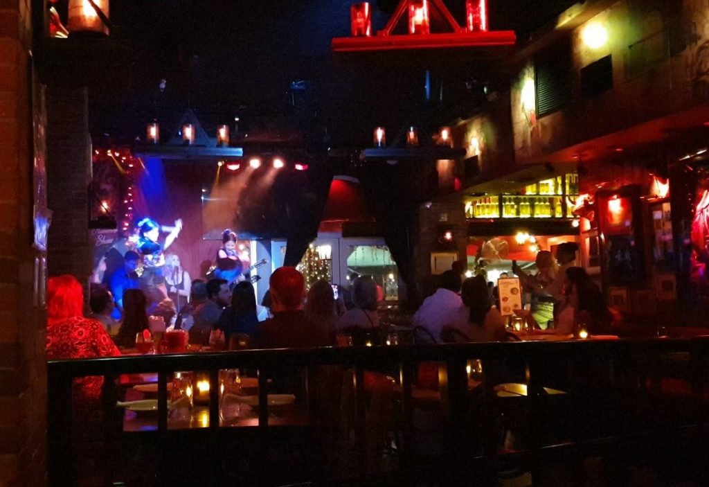 Cosa vedere a Miami Beach: Espanola Way 12 Cosa-visitare-a-Miami-Beach-Espanola-Way-Tapas-e-Tintos-spettacolo