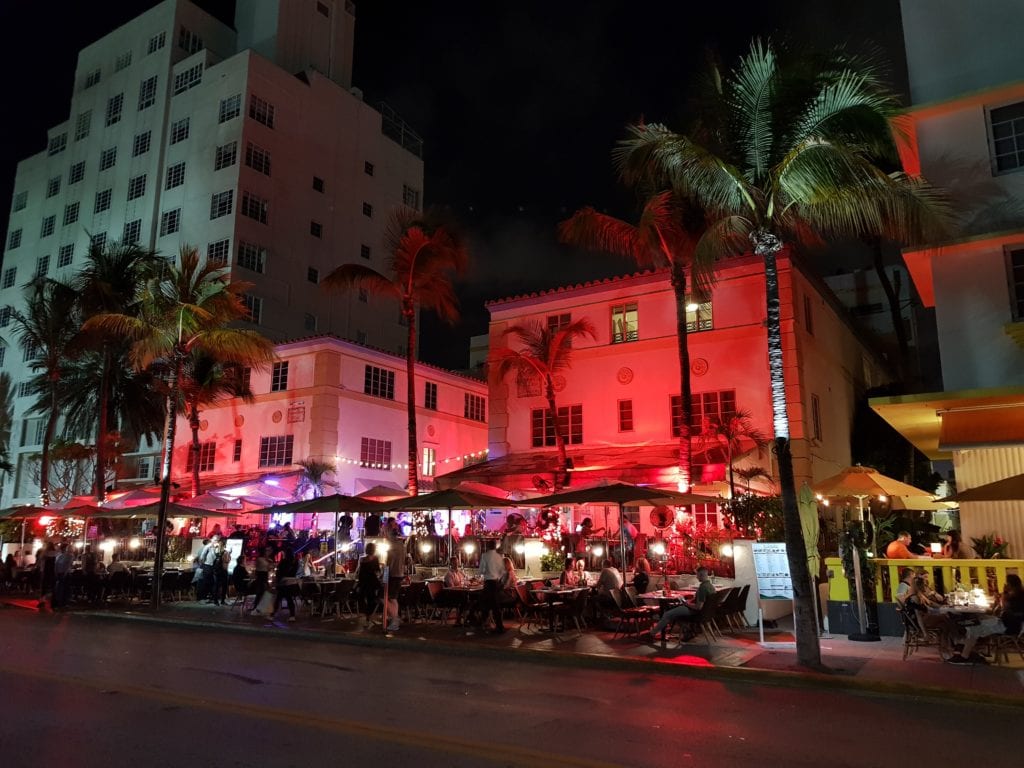 Cosa vedere a Miami South Beach? Ocean Drive 4 Cosa-visitare-a-Miami-ocean-drive-orologio-locali