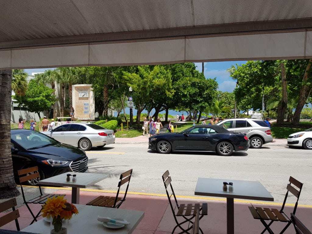 Cosa vedere a Miami South Beach? Ocean Drive 5 Cosa-vedere a-Miami south beach-orologio-scritta-miami-ocean-drive