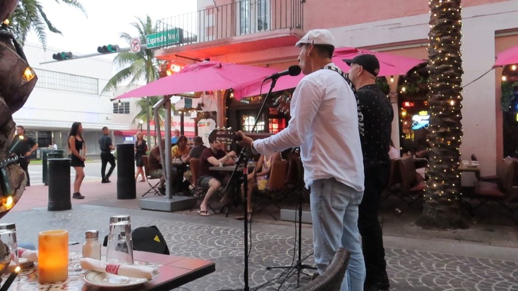 Cosa vedere a Miami Beach: Espanola Way 7 cosa fare a miami espanola way musica latina dal vivo
