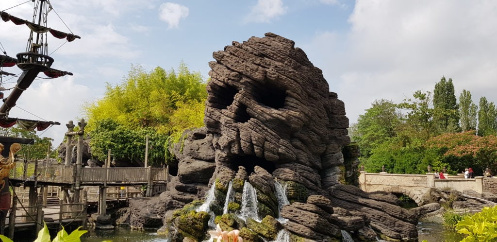 Nave dei Pirati Disneyland Paris 1 montagna-a-forma-di-teschio-disneyland-paris