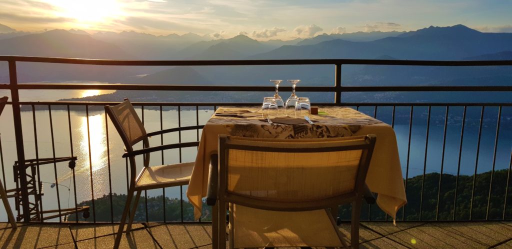 Top 10 Lago Maggiore cosa vedere? I migliori posti del Lago Maggiore 10 cena sasso del ferro bidovia laveno molto romantica