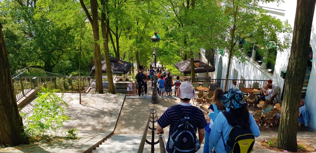 Montmartre: quartiere e piazza degli artisti Parigi! 3 scalinata Basilica del Sacro Cuore Montmatre e quartiere degli artisti Parigi
