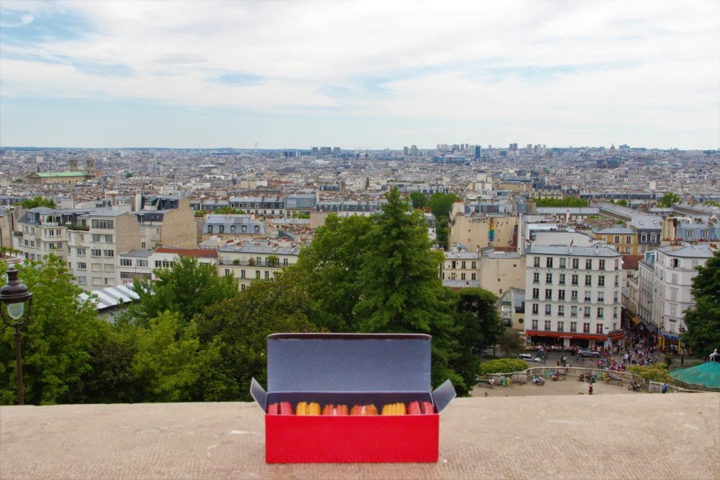Montmartre: quartiere e piazza degli artisti Parigi! 6 vista di parigi da montmatre quartiere degli artisti basilica sacro cuore macarons