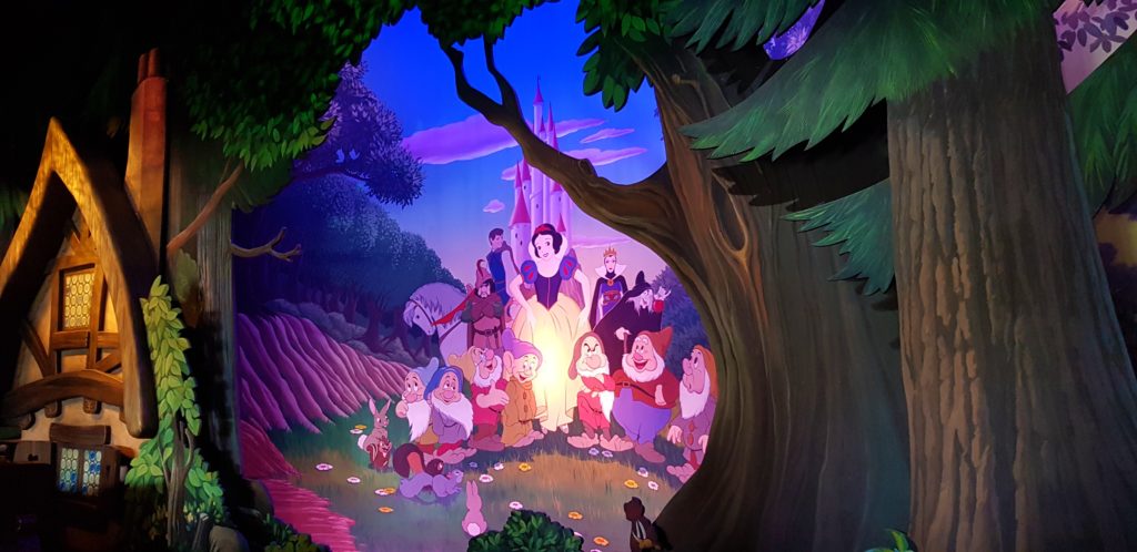 7 Disneyland Paris attrazioni adrenaliniche e avventura 22 attrazioni disneyland paris biancaneve e i sette nani scaled