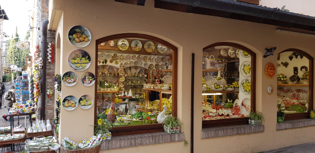 Top 7 Lago di Garda Sirmione cosa vedere? 18 Sirmione Lago di Garda cosa fare dinverno SHOPPING scaled