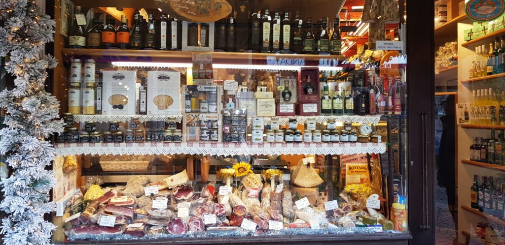 Top 7 Lago di Garda Sirmione cosa vedere? 17 Sirmione Lago di Garda cosa fare dinverno SHOPPING 2 scaled