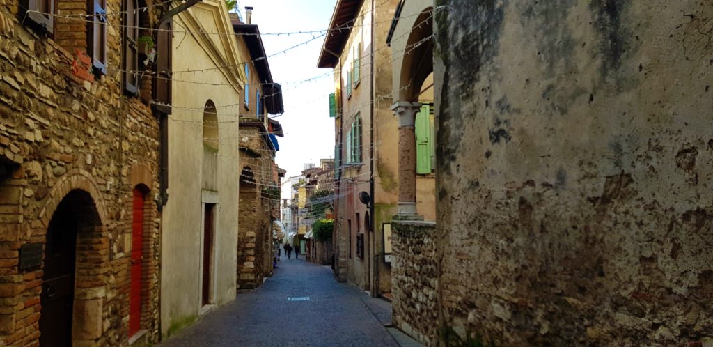 Top 7 Lago di Garda Sirmione cosa vedere? 16 Sirmione Lago di Garda cosa fare dinverno vie scaled