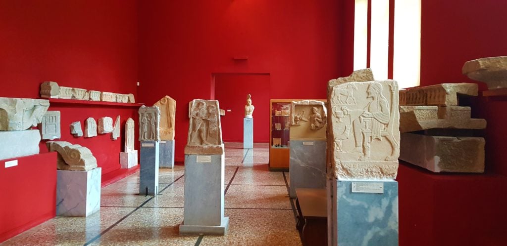 Cosa vedere a Sparta: TOP 3 Luoghi Imperdibili (Rovine Antiche, Tomba di Leonida, Museo) 8 Cosa vedere a Sparta Rovine Storia e Sparta Antica