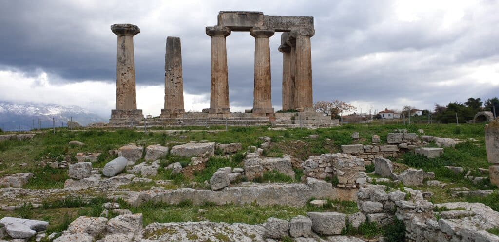 Scopri la Corinto Antica, la bema ed il sito archeologico 3 Un tempio dedicato ad Apollo Corinto antica