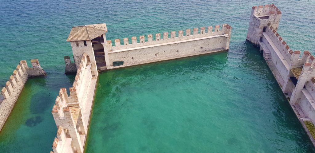 Top 7 Lago di Garda Sirmione cosa vedere? 5 darsena castello di sirmione