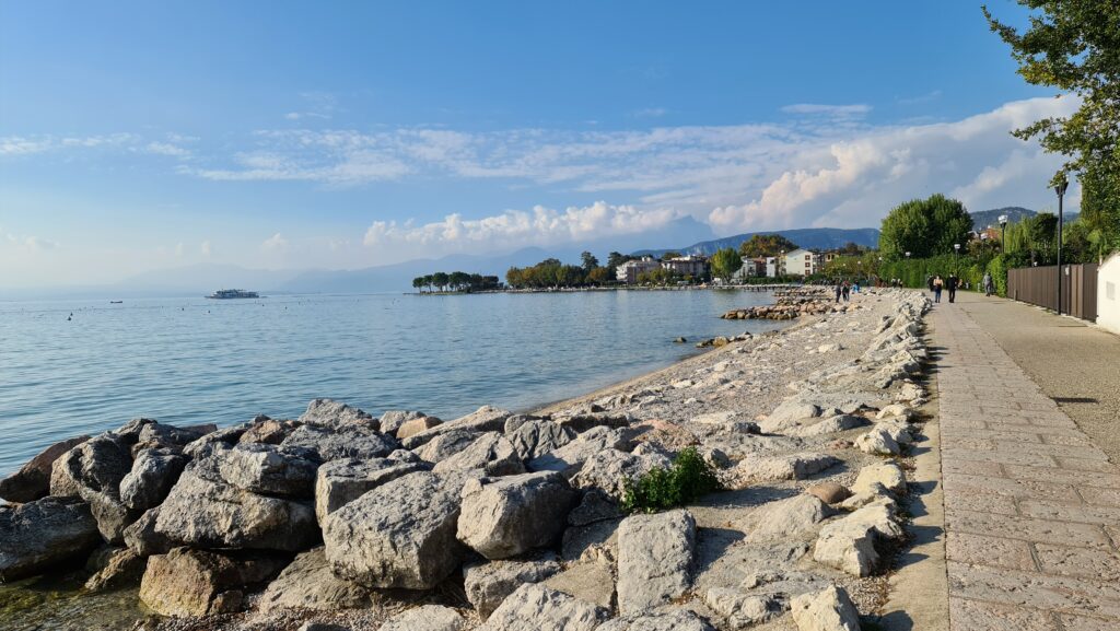 TOP 7 Cosa vedere a Bardolino Gardasee 8 Cosa vedere a Bardolino Gardasee spiaggia bardolino