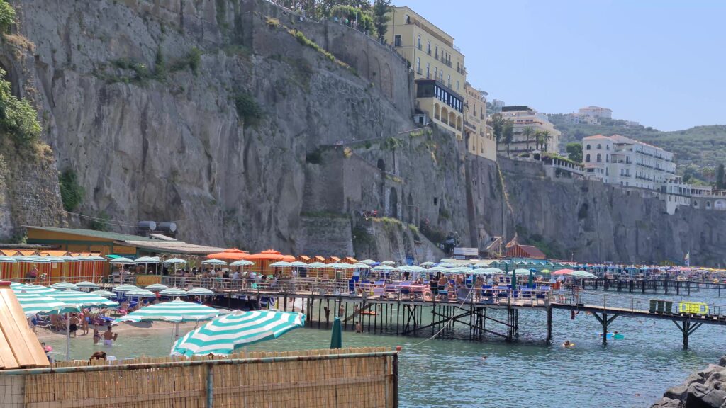 TOP 10 Cosa vedere a Sorrento. Sorrento Spiagge Costiera e... 15 Cosa vedere a Sorrento. Sorrento Spiagge Costiera
