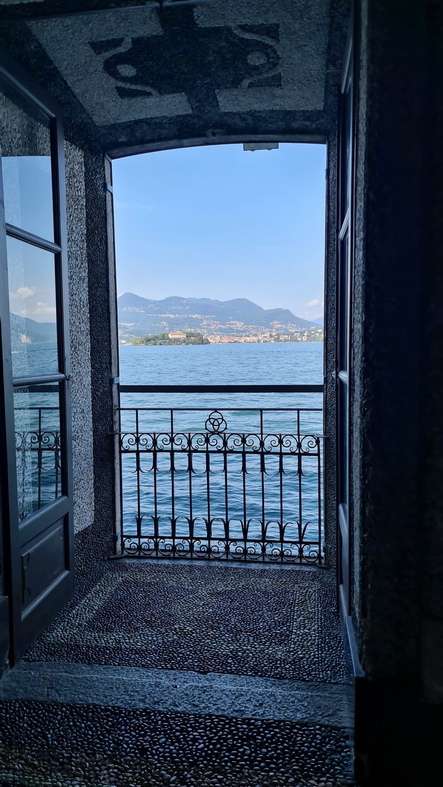 Stresa Isola Bella Lago Maggiore Golfo Borromeo 5 Isole Borromee Lago Maggiore vista dellisola madre dallisola bella scaled