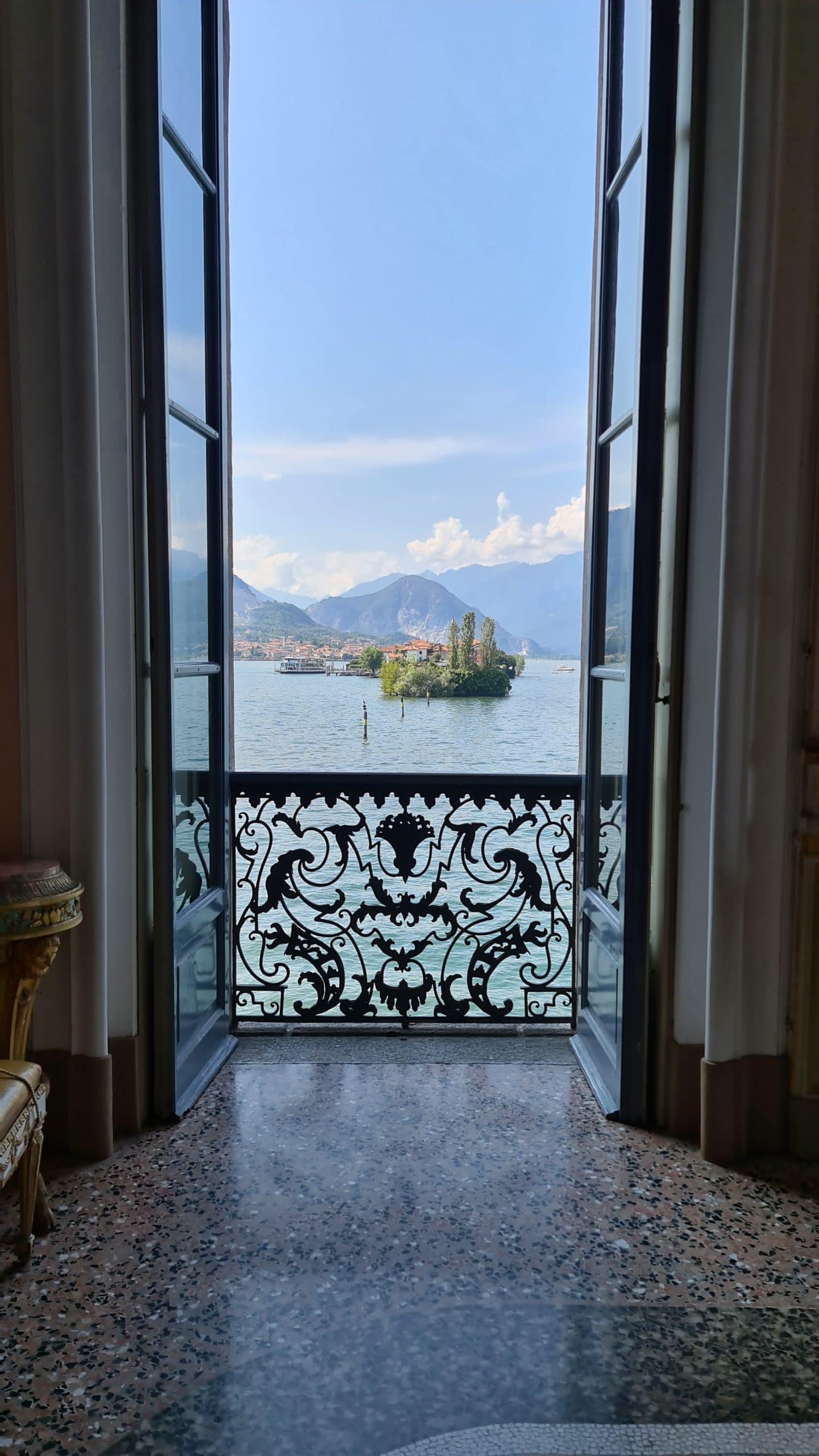 Stresa Isola Bella Lago Maggiore Golfo Borromeo 7 Isole Borromee Lago Maggiore vista dellisola pescatori dallisola bella scaled