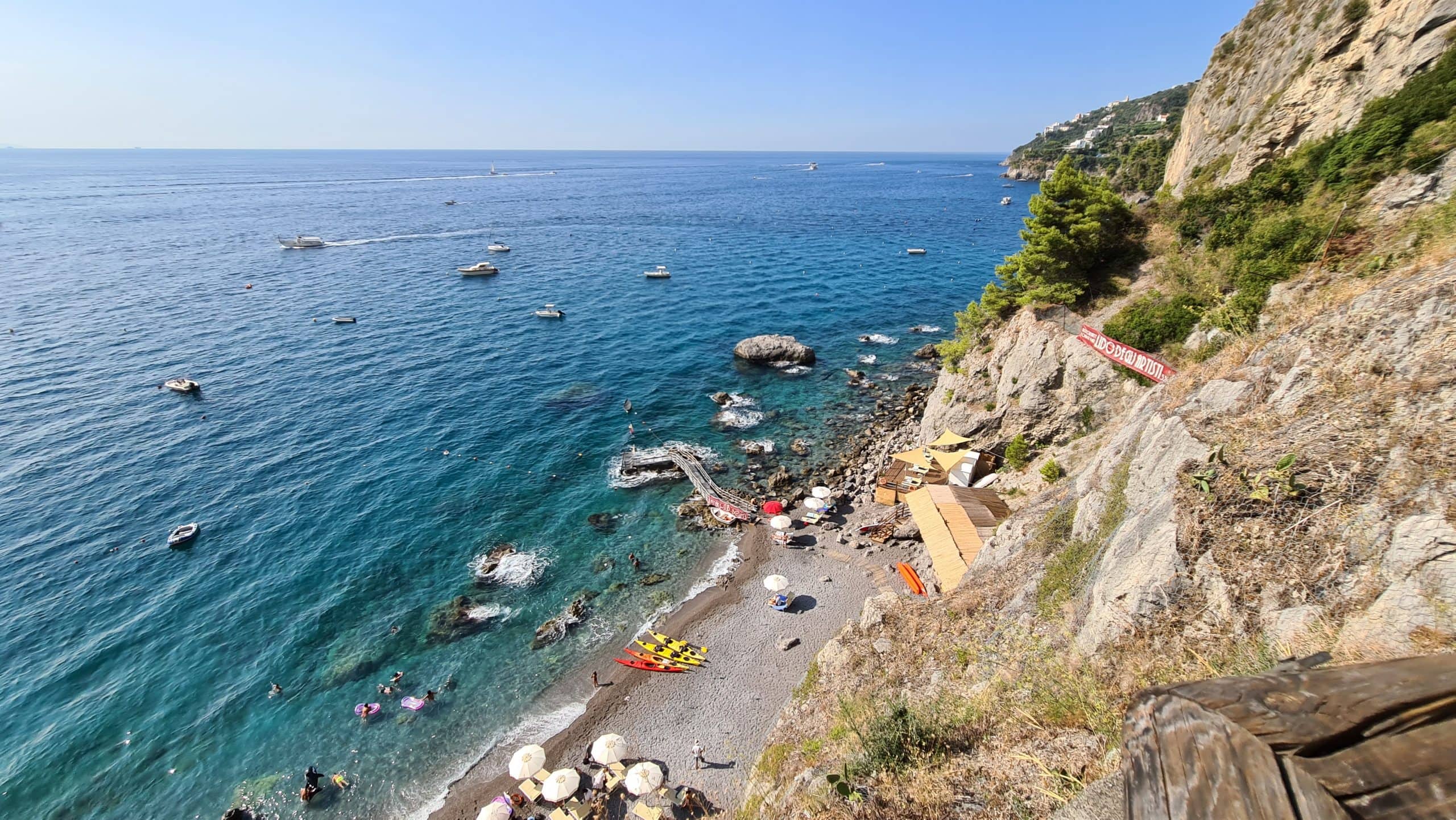 TOP Spiagge Costiera Amalfitana Cosa vedere? 29 cosa vedere costiera amalfitana spiagge il duoglio beach lido degli artisti 2 scaled