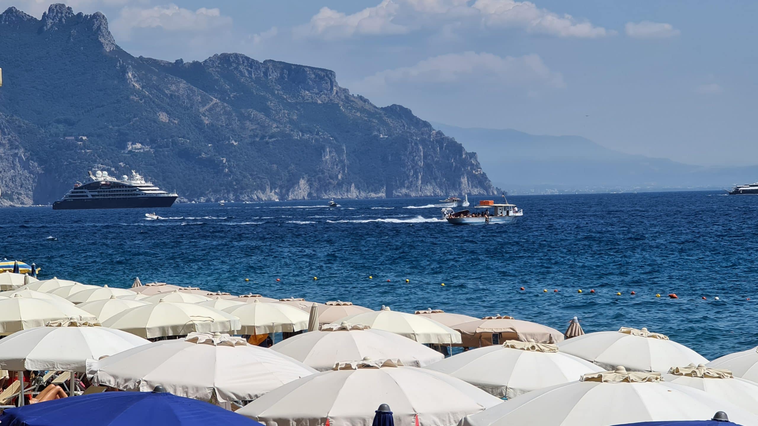 TOP Spiagge Costiera Amalfitana Cosa vedere? 47 cosa vedere costiera amalfitana spiagge il duoglio beach lido degli artisti 20 scaled