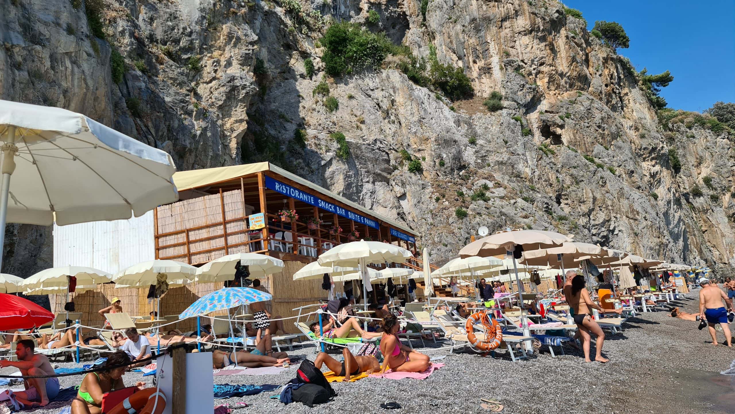 TOP Spiagge Costiera Amalfitana Cosa vedere? 52 cosa vedere costiera amalfitana spiagge il duoglio beach lido degli artisti 25 scaled