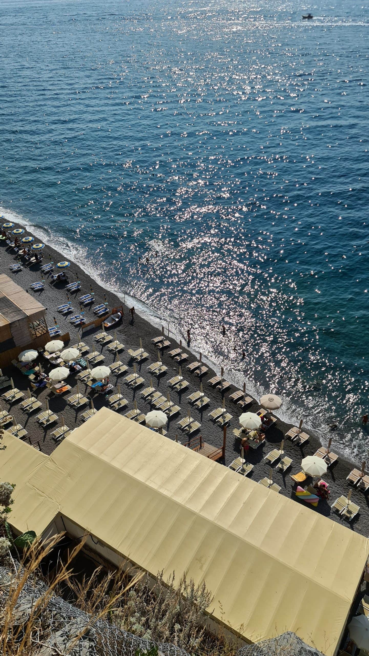 TOP Spiagge Costiera Amalfitana Cosa vedere? 36 cosa vedere costiera amalfitana spiagge il duoglio beach lido degli artisti 9 scaled