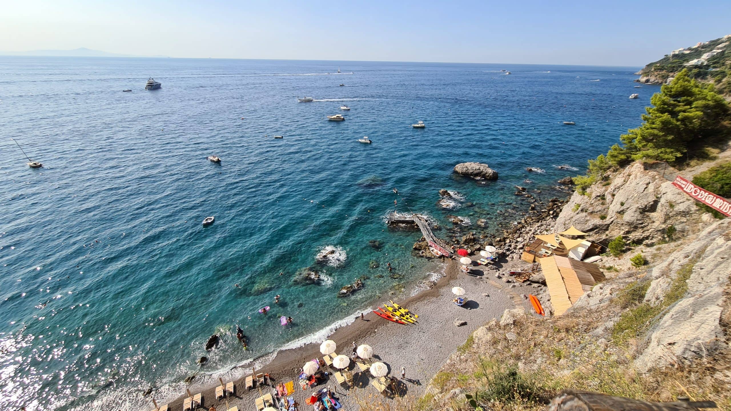 TOP Spiagge Costiera Amalfitana Cosa vedere? 55 cosa vedere costiera amalfitana spiagge il duoglio beach lido degli artisti scaled