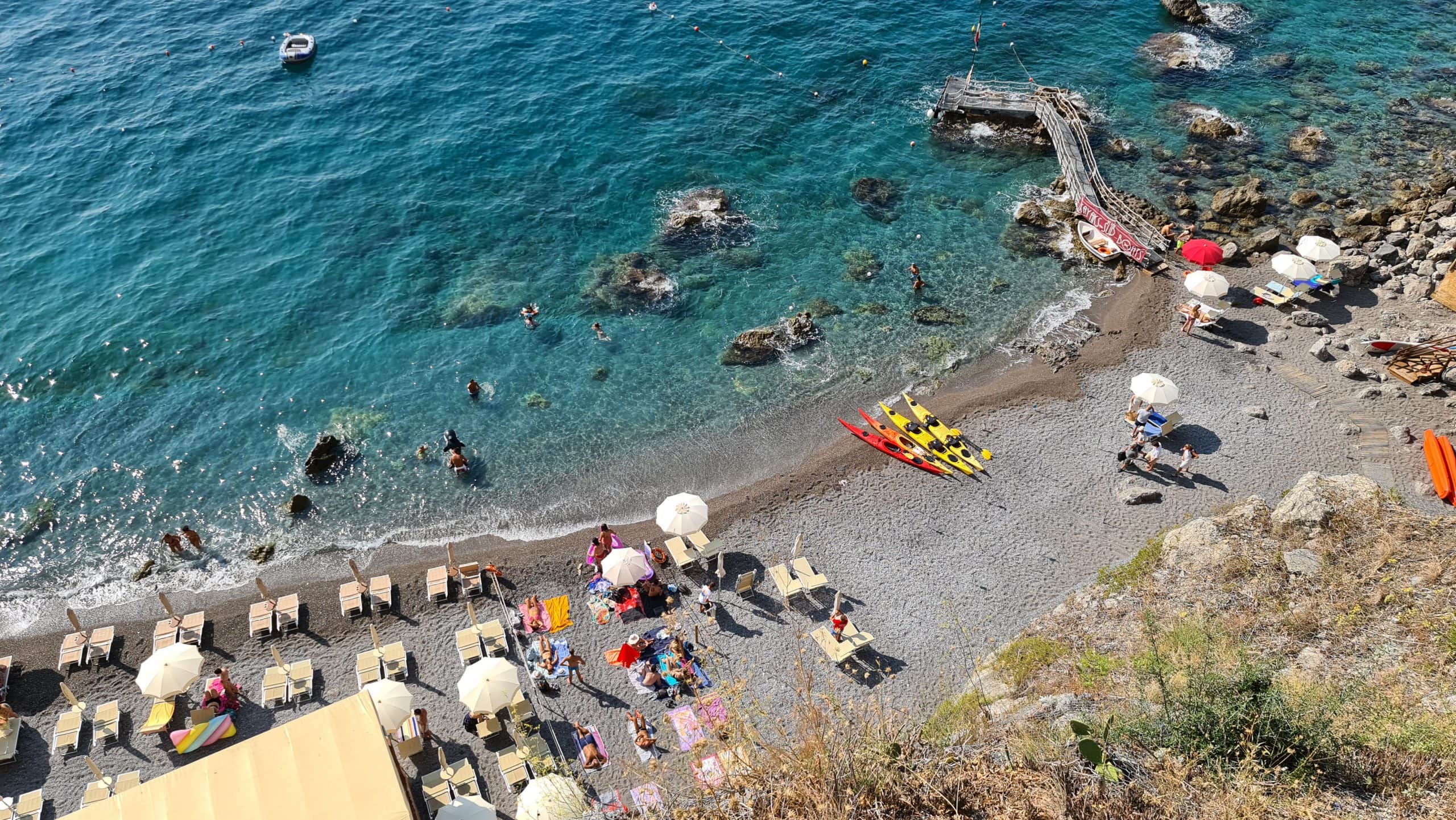 TOP Spiagge Costiera Amalfitana Cosa vedere? 56 costiera amalfitana spiagge il duoglio beach 2 scaled
