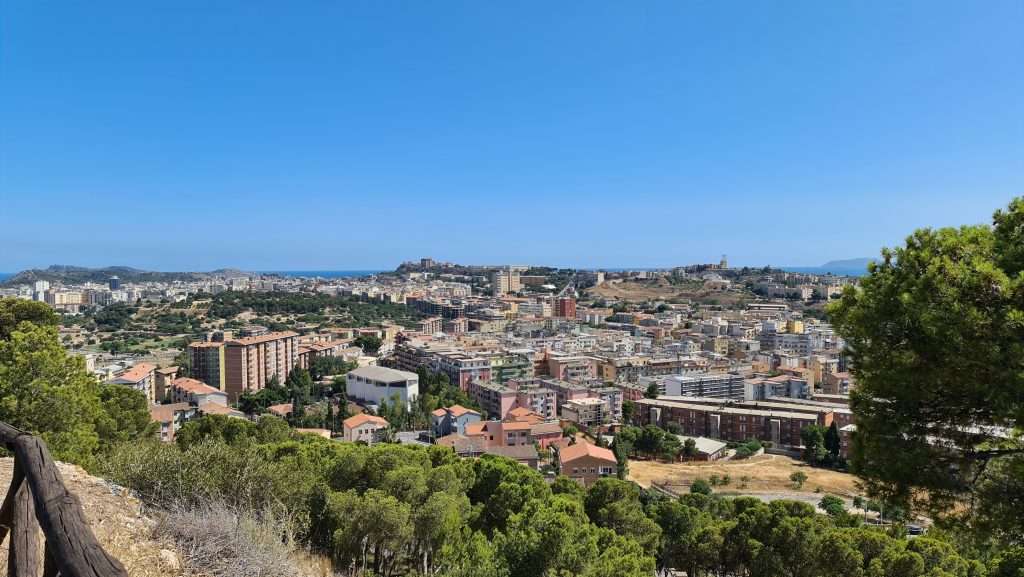 TOP 10 Cosa Vedere a Cagliari spiagge e città 10 Cosa Vedere a Cagliari castello di san michele vista dal piazzale