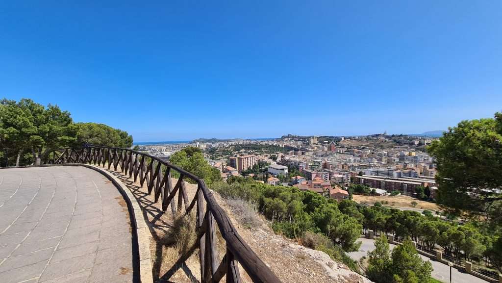 TOP 10 Cosa Vedere a Cagliari spiagge e città 11 Cosa Vedere a Cagliari castello di san michele vista dal piazzale 2