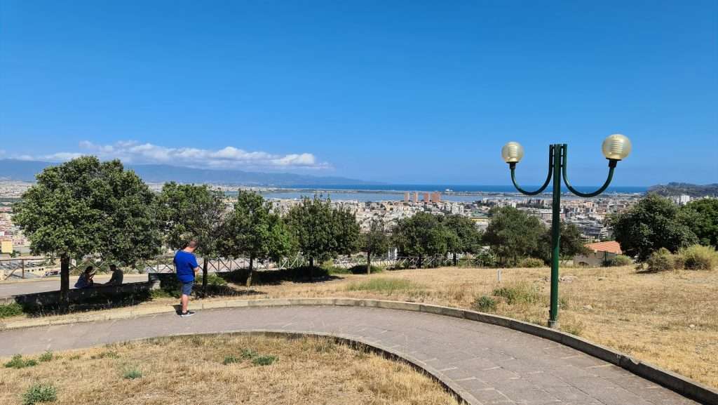 TOP 10 Cosa Vedere a Cagliari spiagge e città 13 Cosa Vedere a Cagliari castello di san michele vista dal piazzale 3