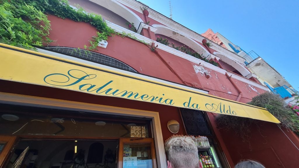 TOP 10 Capri cosa vedere? Grotta Azzurra Capri, Monte Solaro e ... 28 Salumeria da Aldo Marina Grande Capri 1