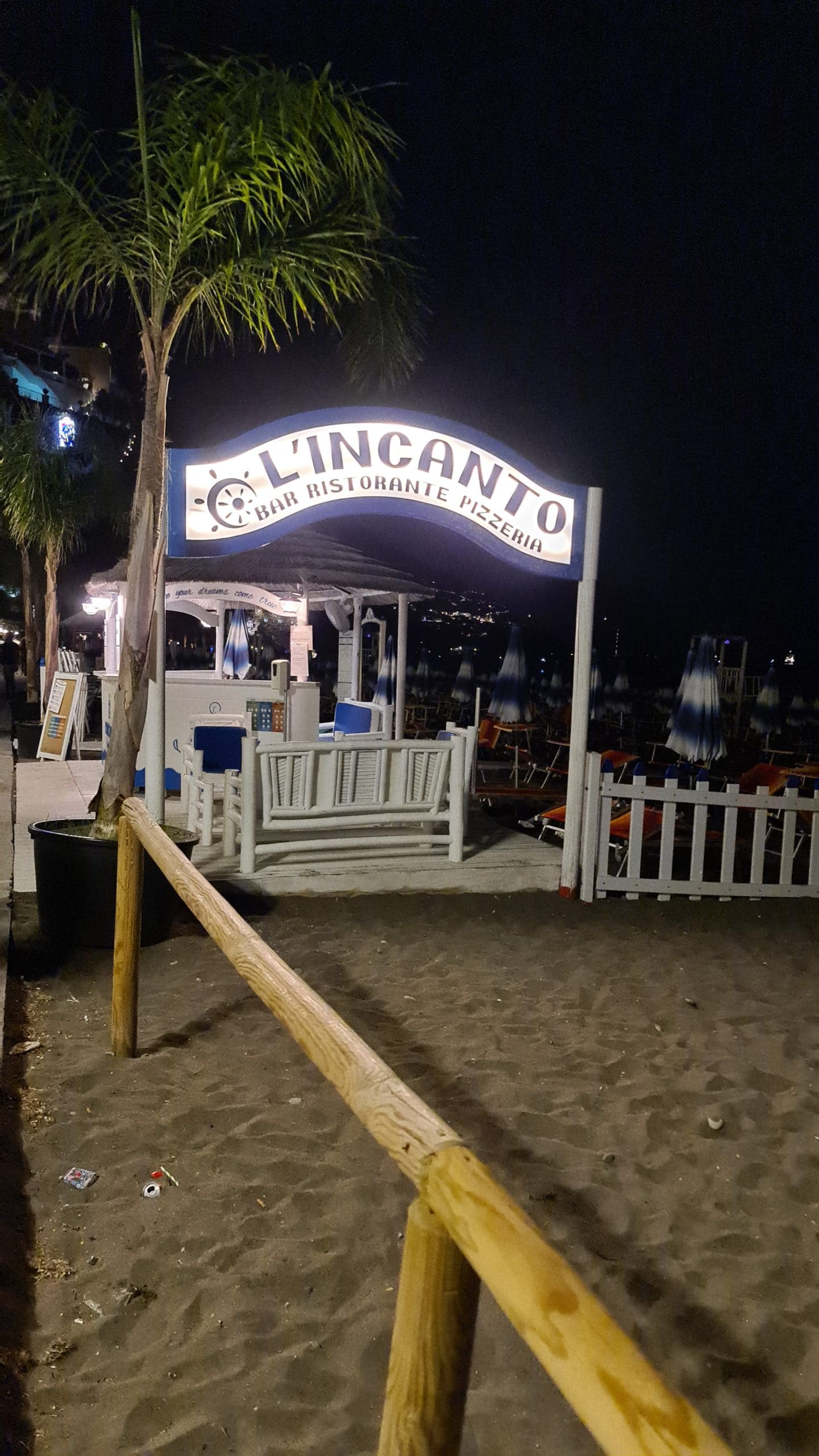 TOP Spiagge Costiera Amalfitana Cosa vedere? 15 lido lincanto positano spiaggia marina grande 12 scaled