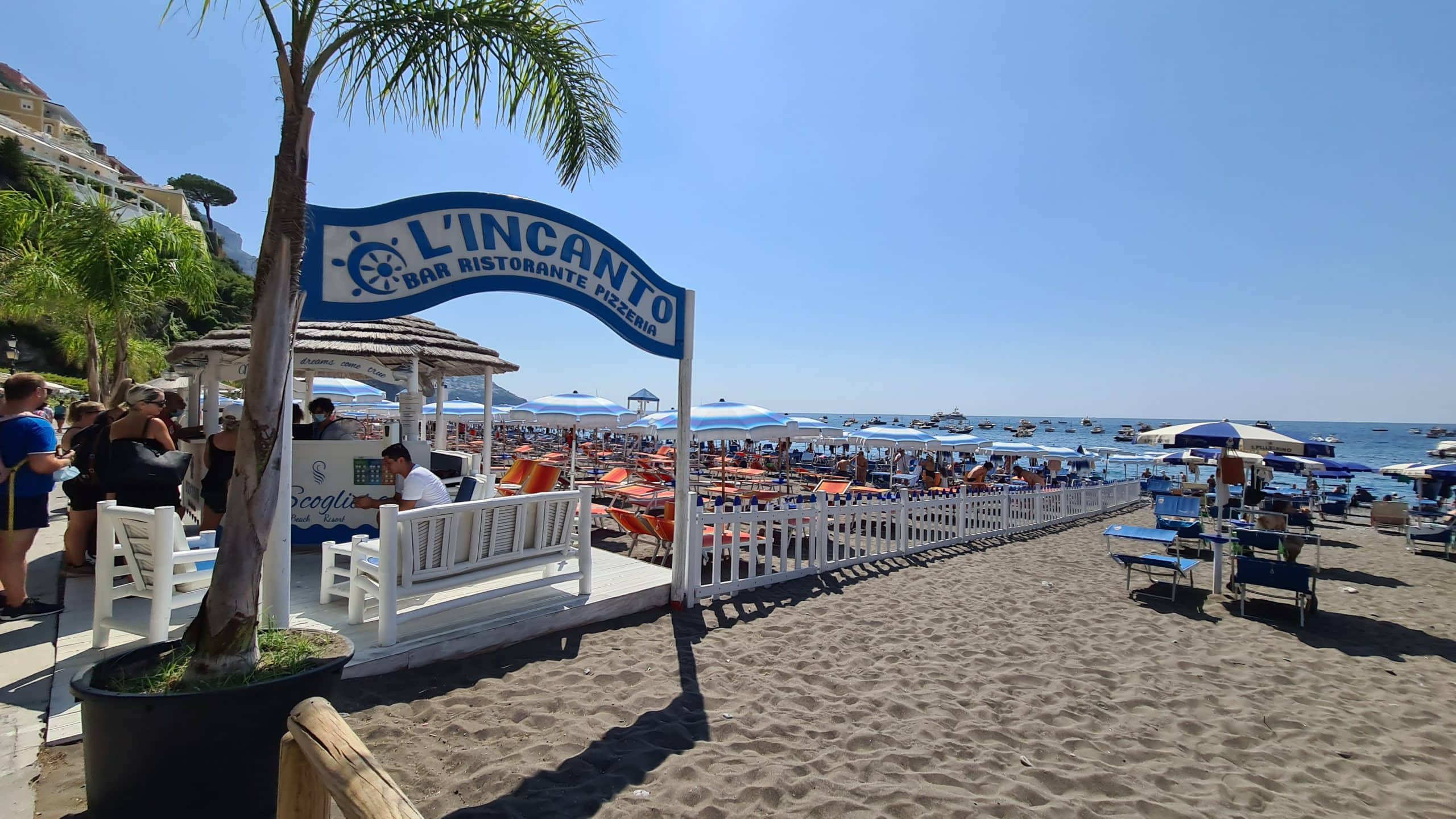TOP Spiagge Costiera Amalfitana Cosa vedere? 5 lido lincanto positano spiaggia marina grande 2 scaled
