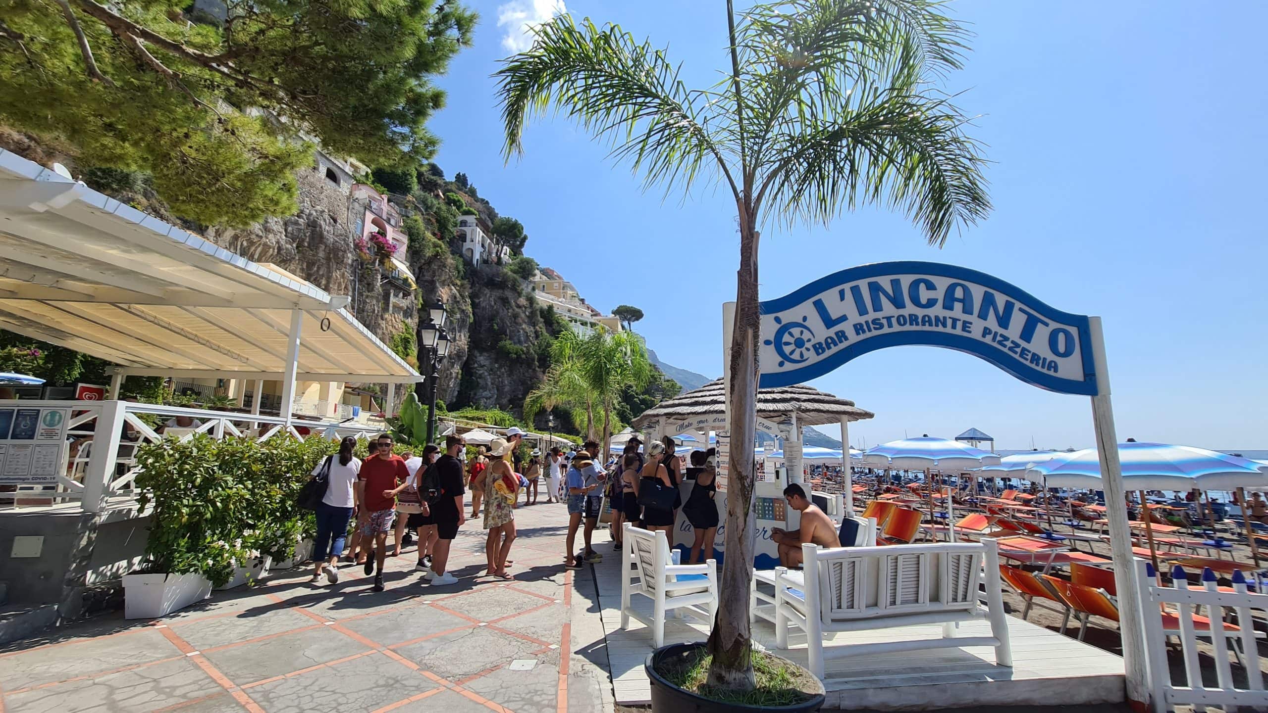 TOP Spiagge Costiera Amalfitana Cosa vedere? 6 lido lincanto positano spiaggia marina grande 3 scaled