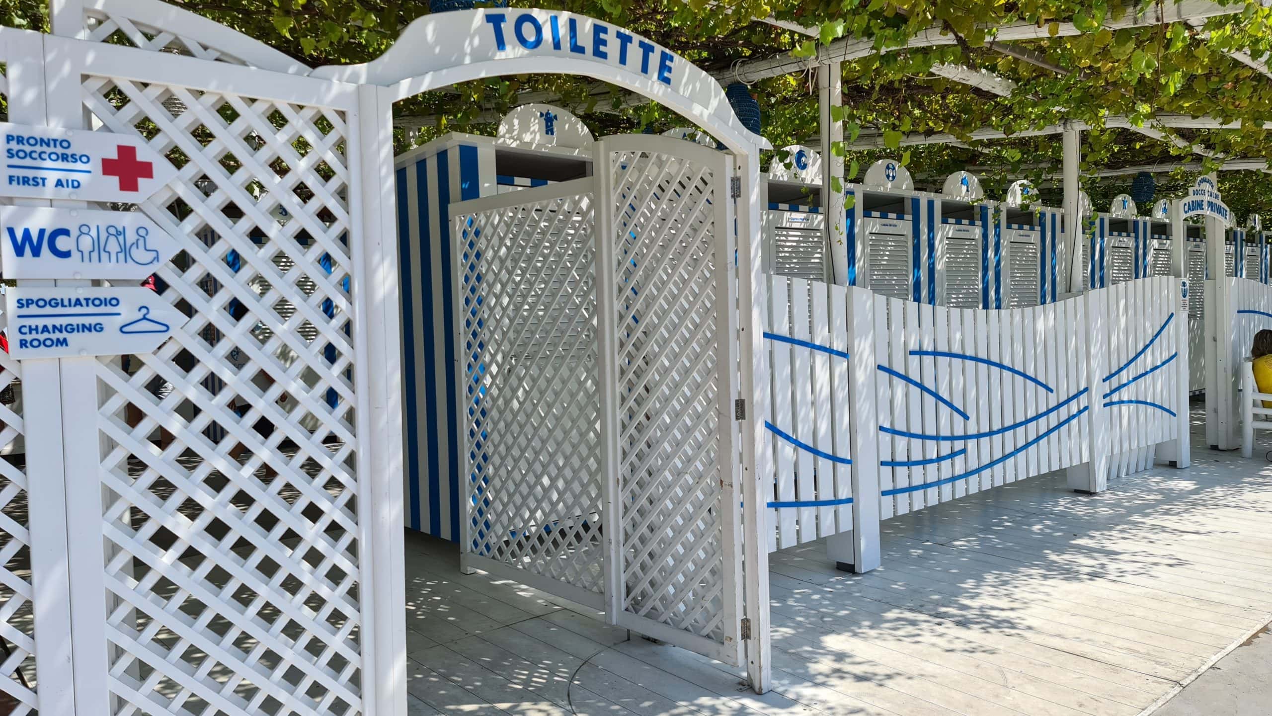 TOP Spiagge Costiera Amalfitana Cosa vedere? 10 lido lincanto positano spiaggia marina grande 7 scaled