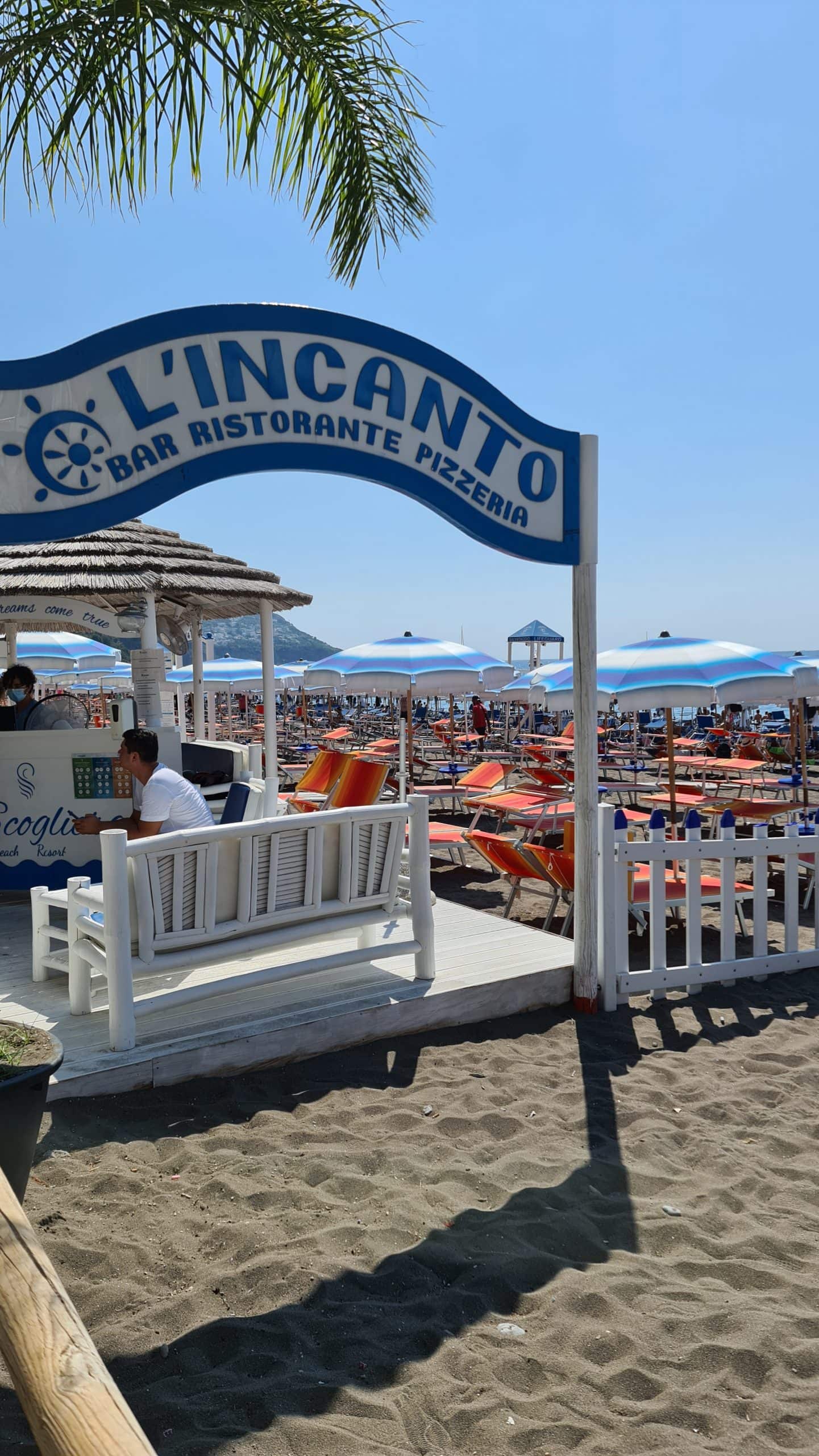 TOP Spiagge Costiera Amalfitana Cosa vedere? 3 lido lincanto positano spiaggia marina grande scaled