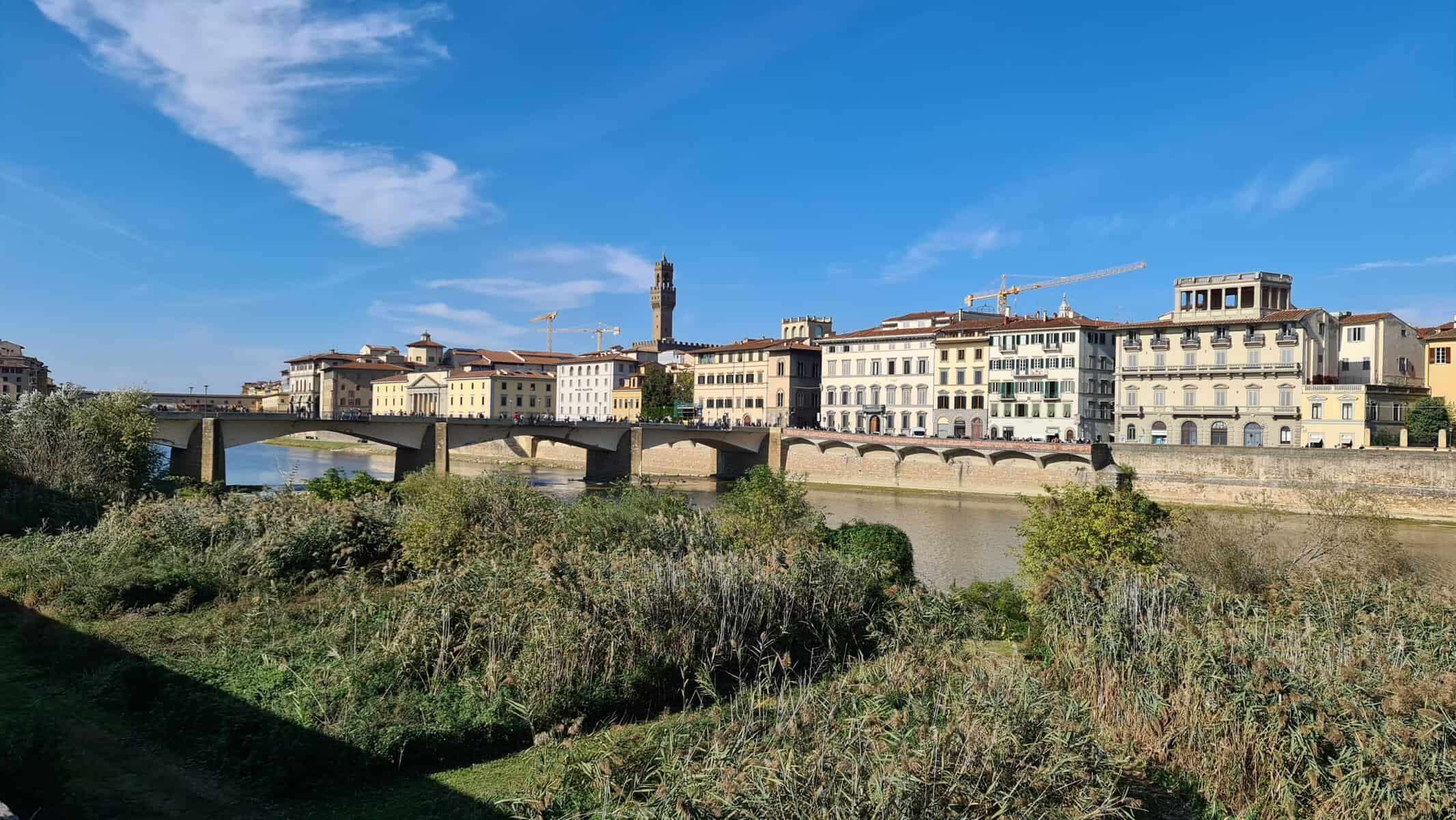 Cose da vedere a Firenze arno passeggiata lungo il fiume 5 scaled