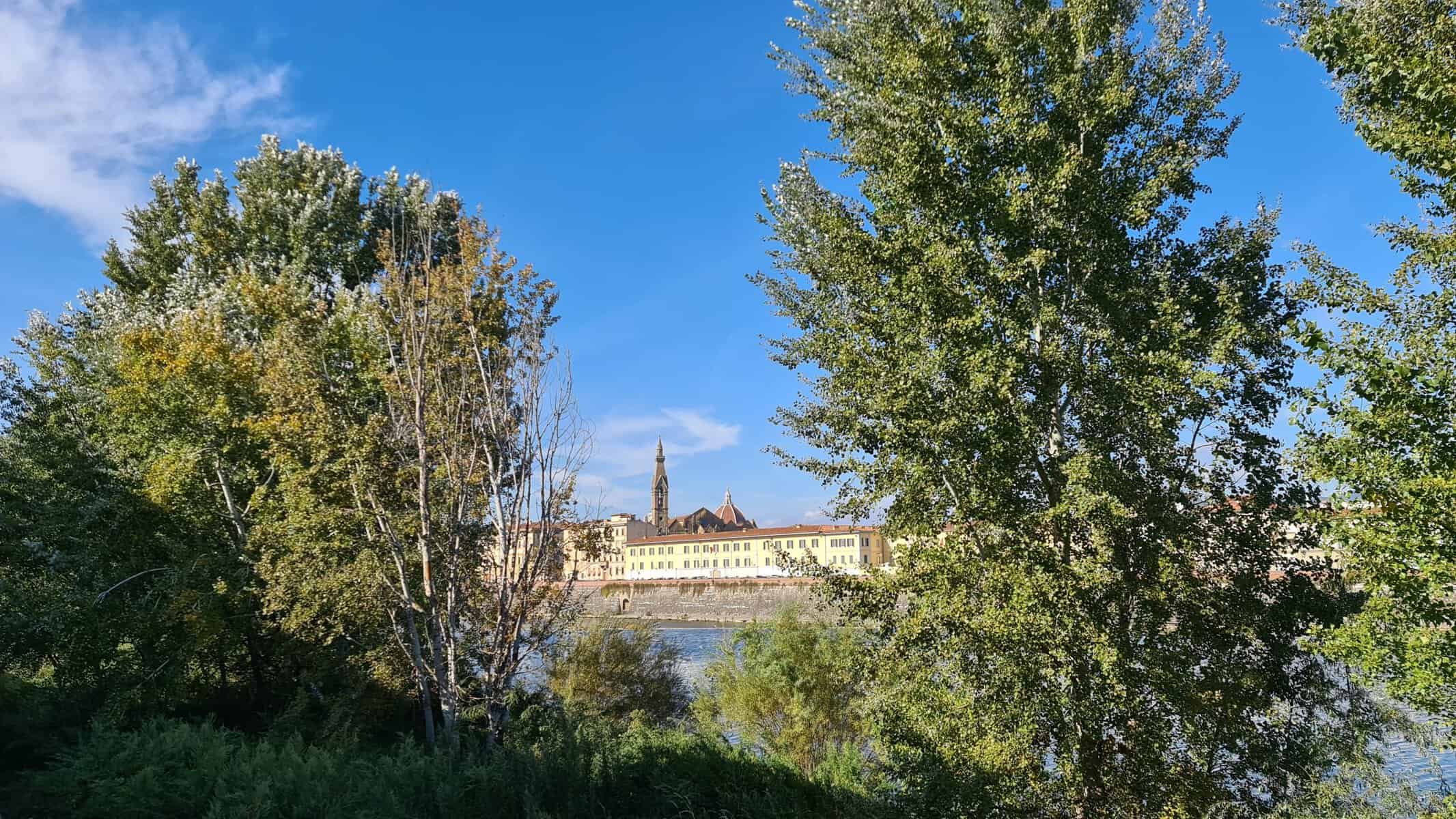 Cose da vedere a Firenze arno passeggiata lungo il fiume scaled