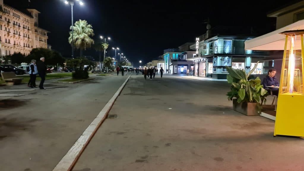 Viareggio cosa vedere? Spiaggia Viareggio... 15 Viareggio cosa vedere Spiaggia Viareggio 13