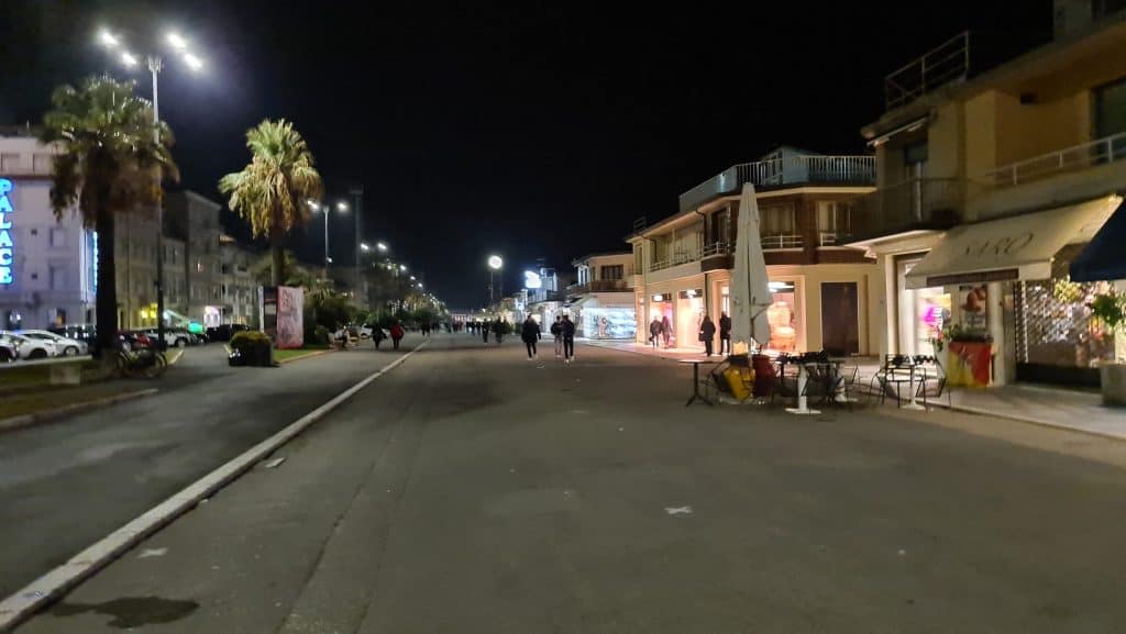 Viareggio cosa vedere? Spiaggia Viareggio... 13 Viareggio cosa vedere Spiaggia Viareggio 15