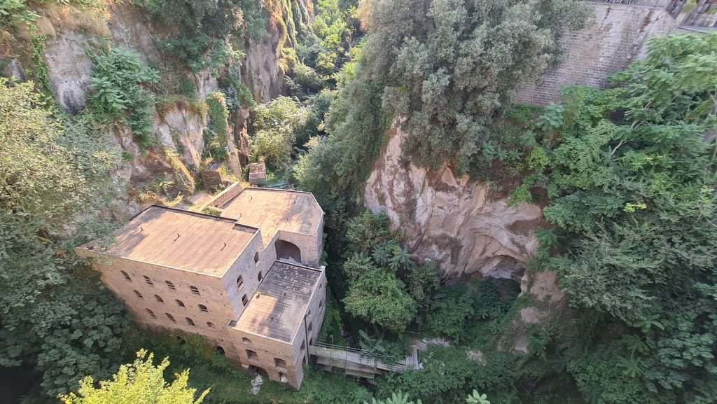 TOP 10 Cosa vedere a Sorrento. Sorrento Spiagge Costiera e... 9 cosa vedere a sorrento vallone dei mulini 3