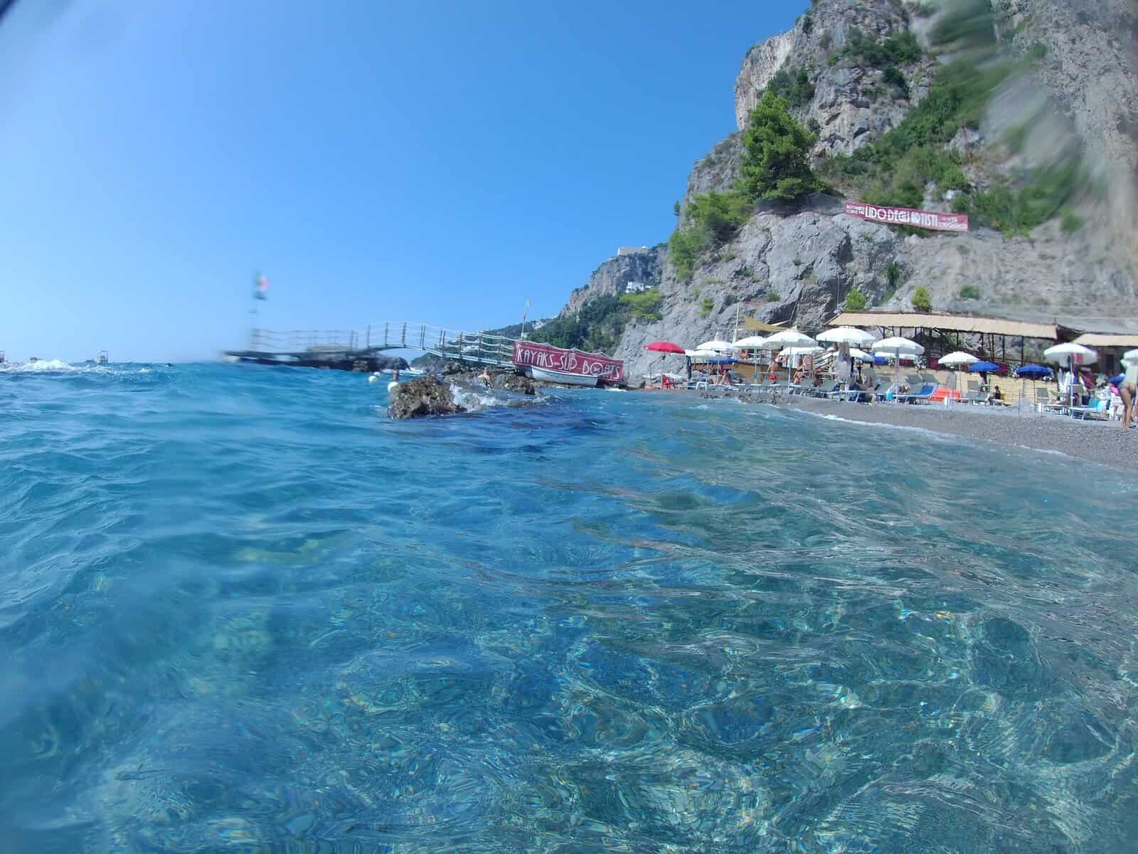 TOP Spiagge Costiera Amalfitana Cosa vedere? 67 cosa vedere costiera amalfitana spiagge il duoglio beach lido degli artisti mare 12 scaled