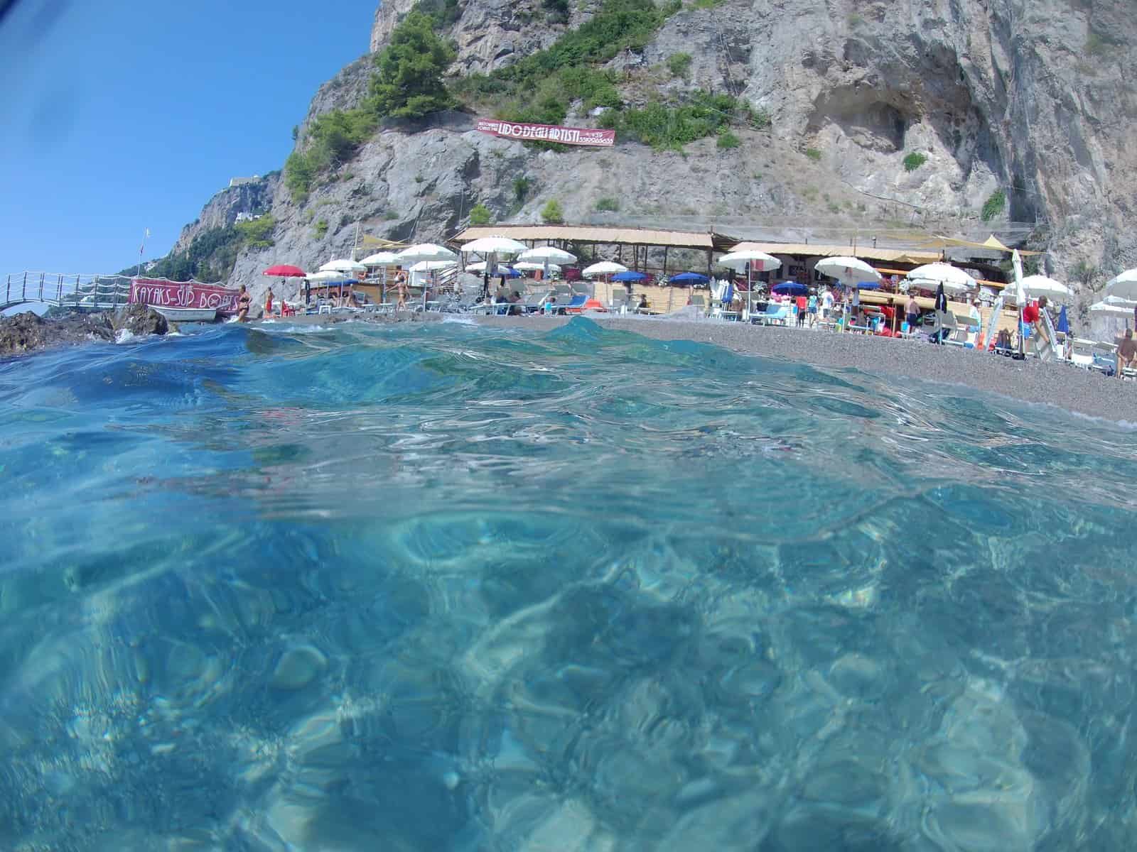 TOP Spiagge Costiera Amalfitana Cosa vedere? 69 cosa vedere costiera amalfitana spiagge il duoglio beach lido degli artisti mare 14 scaled