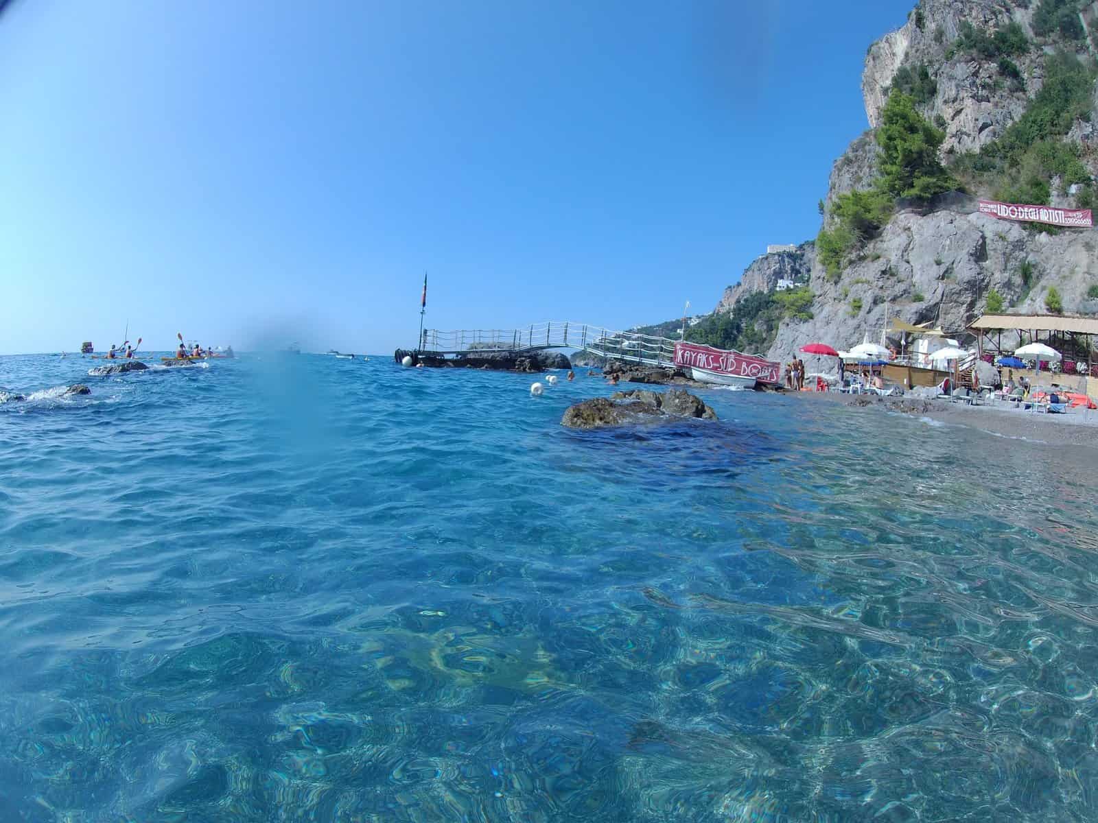 TOP Spiagge Costiera Amalfitana Cosa vedere? 57 cosa vedere costiera amalfitana spiagge il duoglio beach lido degli artisti mare 2 scaled