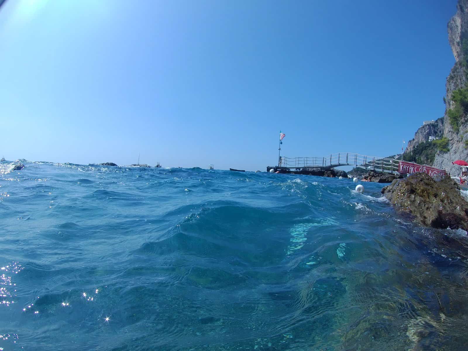 TOP Spiagge Costiera Amalfitana Cosa vedere? 75 cosa vedere costiera amalfitana spiagge il duoglio beach lido degli artisti mare 20 scaled