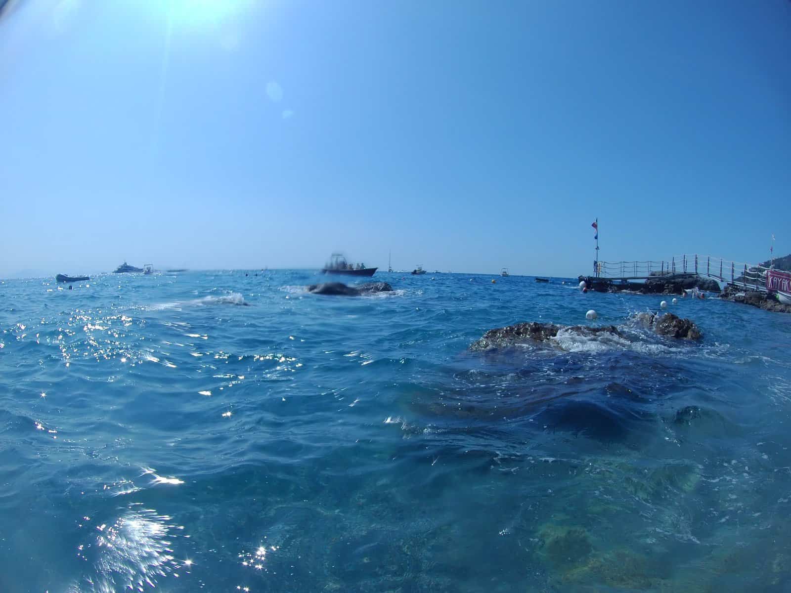 TOP Spiagge Costiera Amalfitana Cosa vedere? 81 cosa vedere costiera amalfitana spiagge il duoglio beach lido degli artisti mare 26 scaled
