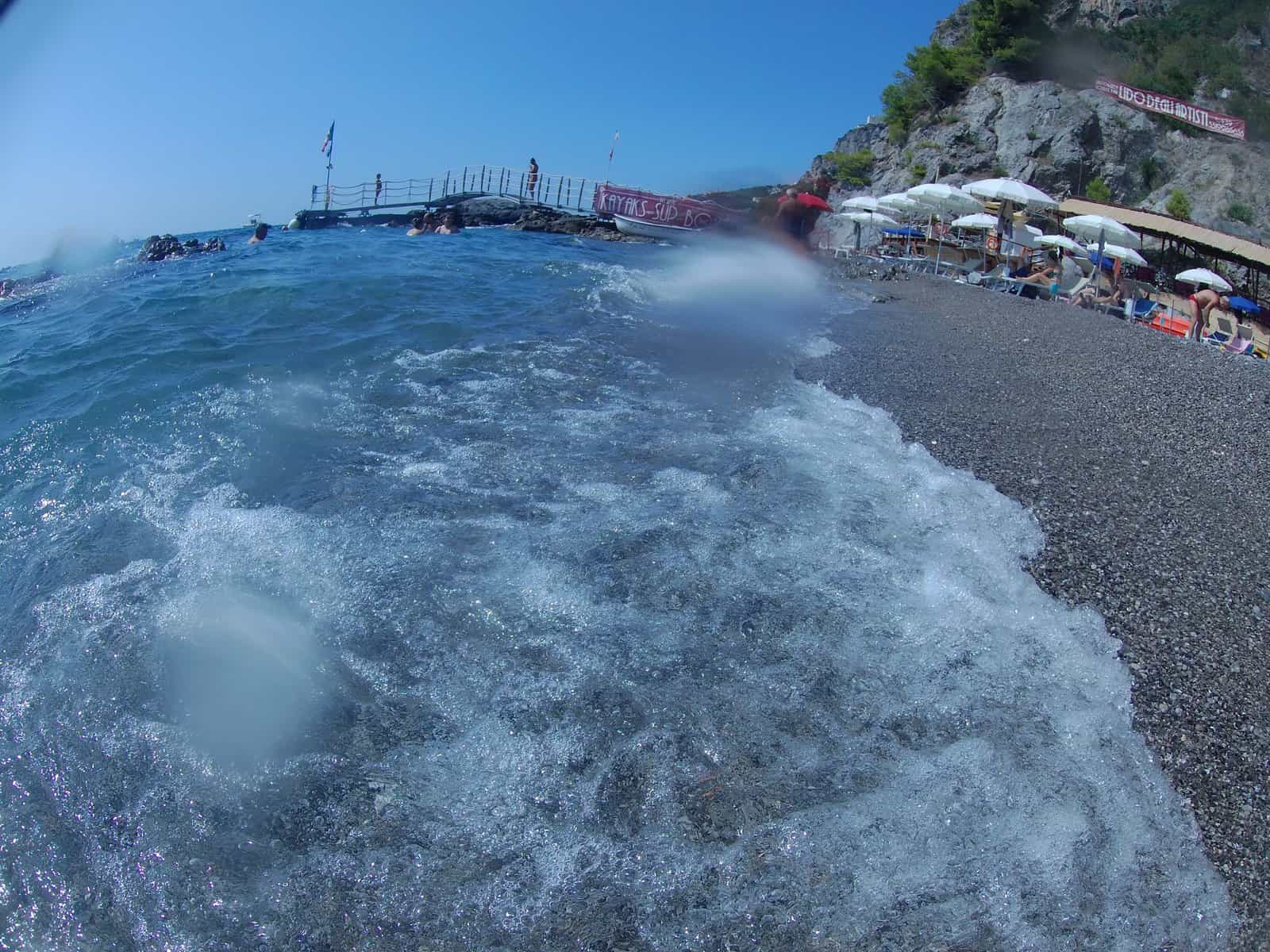 TOP Spiagge Costiera Amalfitana Cosa vedere? 84 cosa vedere costiera amalfitana spiagge il duoglio beach lido degli artisti mare 29 scaled