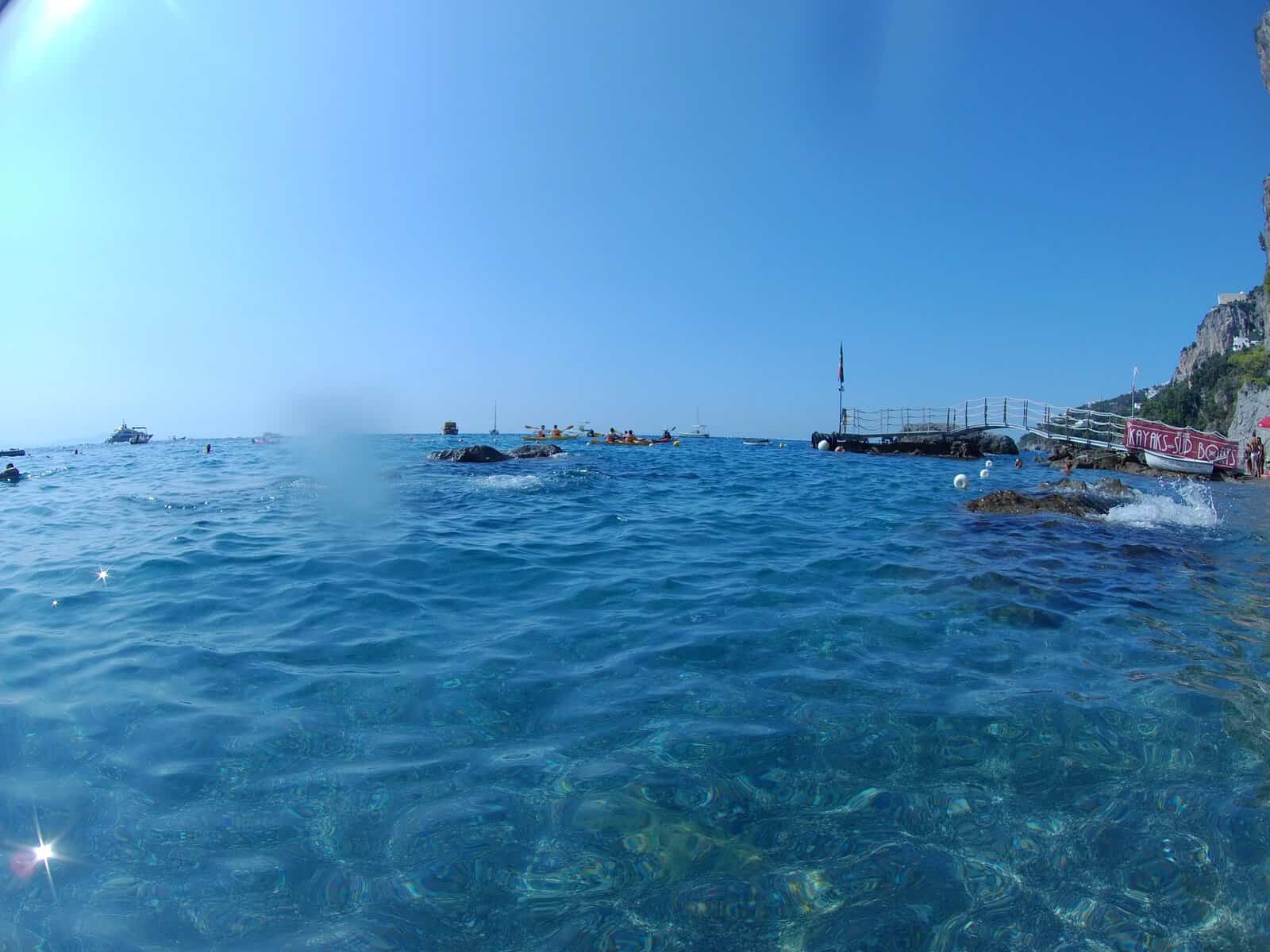 TOP Spiagge Costiera Amalfitana Cosa vedere? 59 cosa vedere costiera amalfitana spiagge il duoglio beach lido degli artisti mare 4 scaled