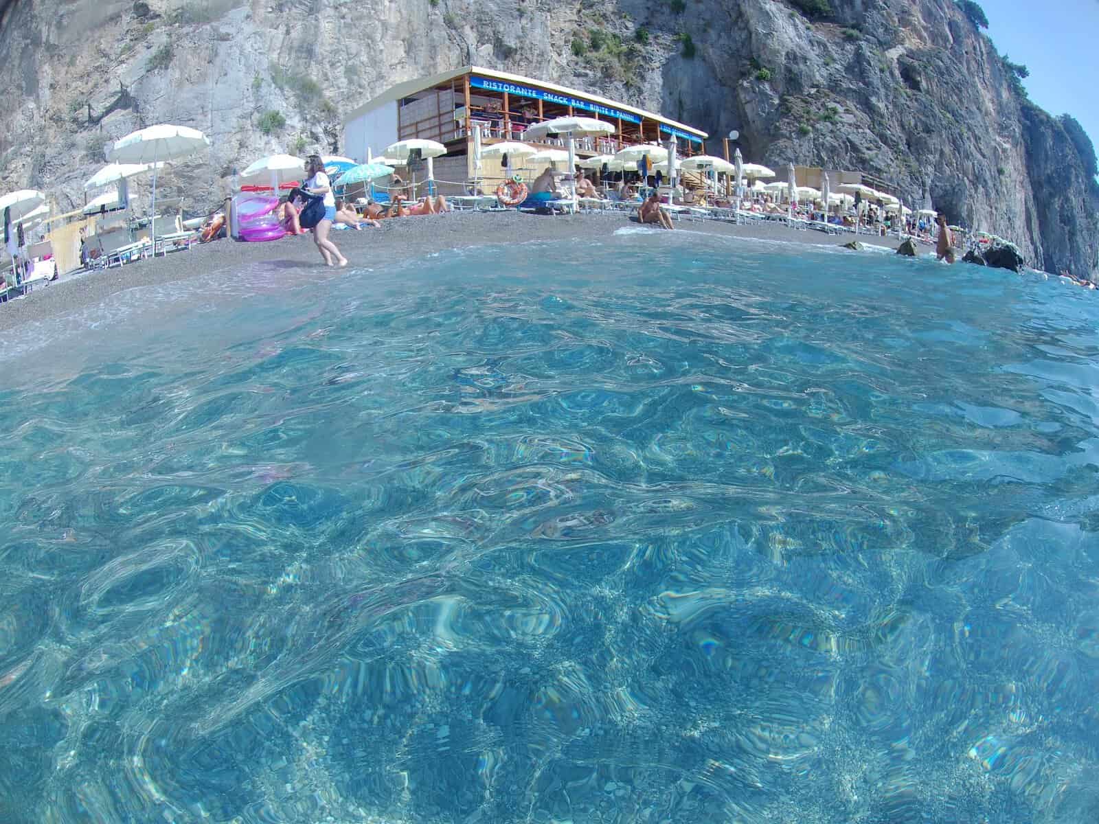 TOP Spiagge Costiera Amalfitana Cosa vedere? 64 cosa vedere costiera amalfitana spiagge il duoglio beach lido degli artisti mare 9 scaled
