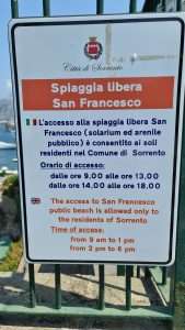 TOP 10 Cosa vedere a Sorrento. Sorrento Spiagge Costiera e... 18 spiaggia libera di San Francesco consentito solo ai residenti nel comune di sorrento