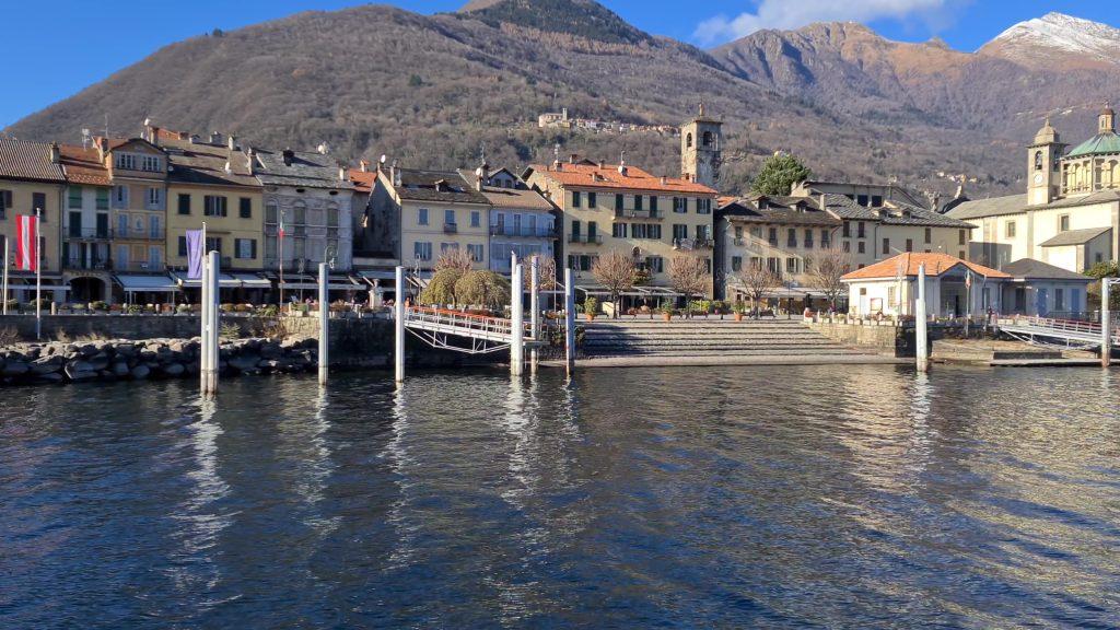 Top 10 Lago Maggiore cosa vedere? I migliori posti del Lago Maggiore 89 Cannobio Lago Maggiore dalla barca in inverno tripilare 12